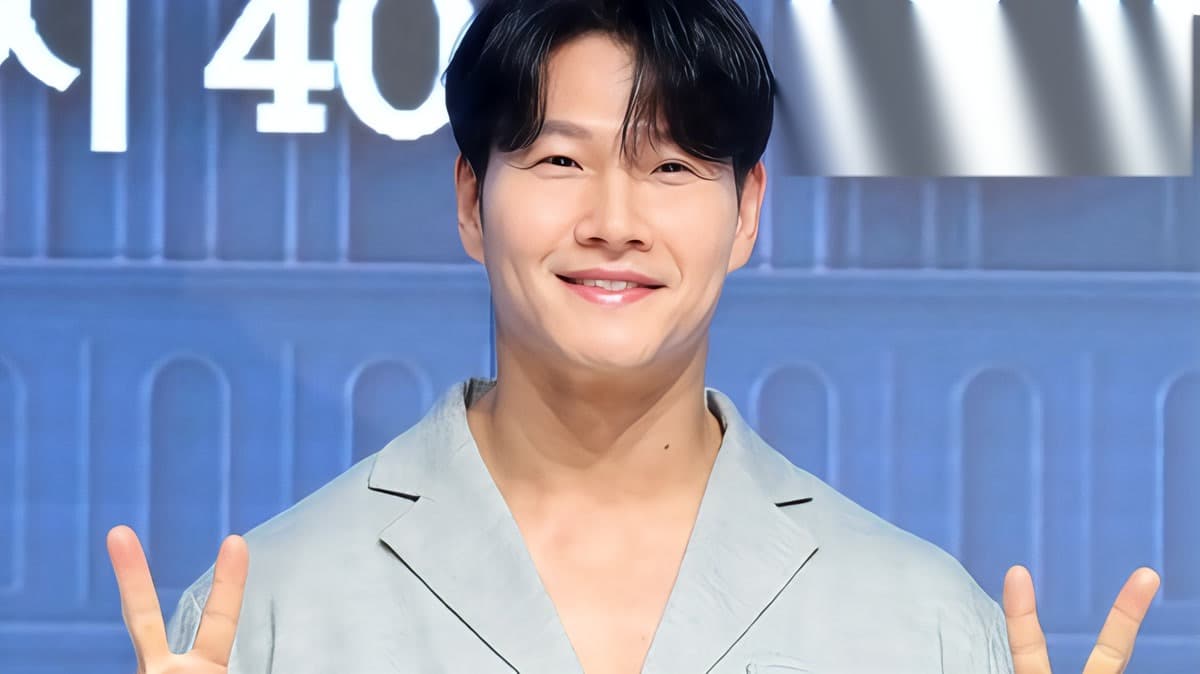 Kim Jong Kooks Jaw Dropped Touring G-Dragons Sci-Fi HQ