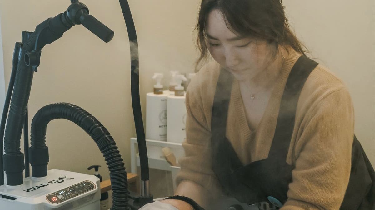 Vì sao du khách nước ngoài đổ xô đến tiệm tóc Hàn Quốc — Không chỉ vì giá rẻ