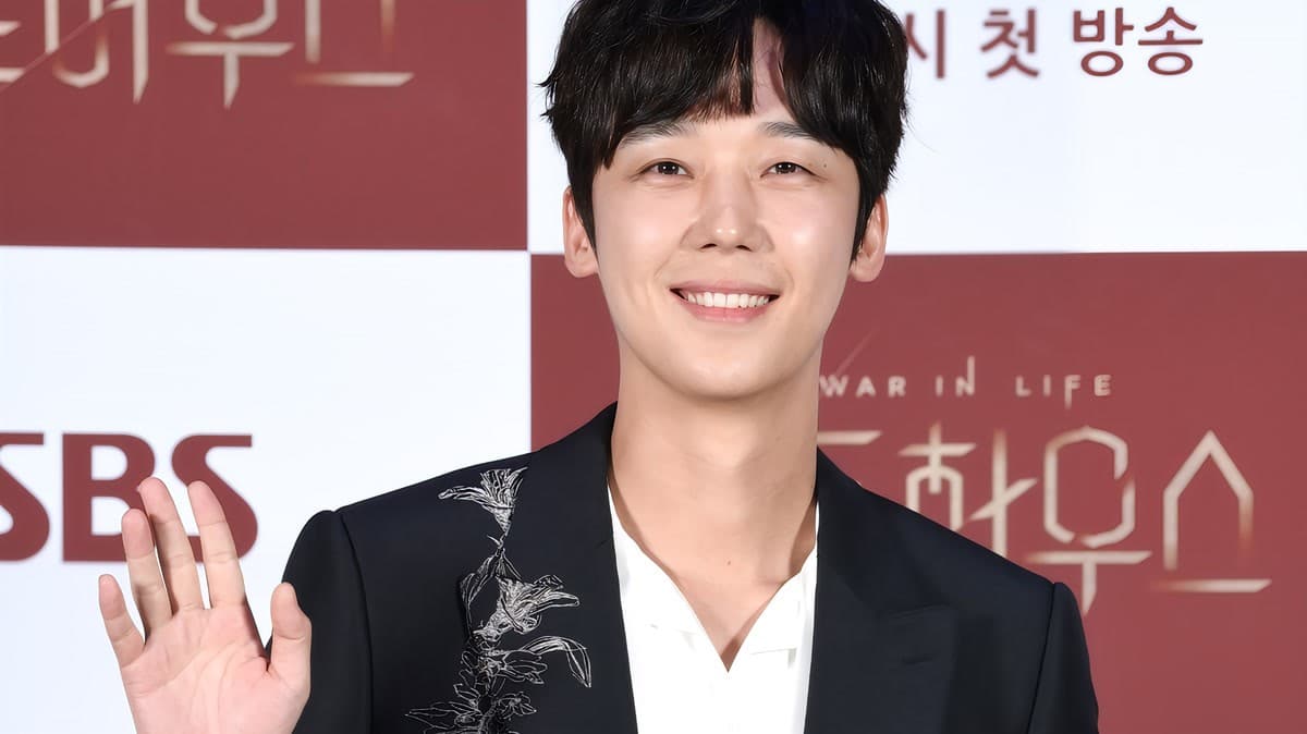 Yoon Jong-hoon Earned Just $150 Per Episode as a Struggling Extra — Here's How He Became Penthouse's Breakout Star