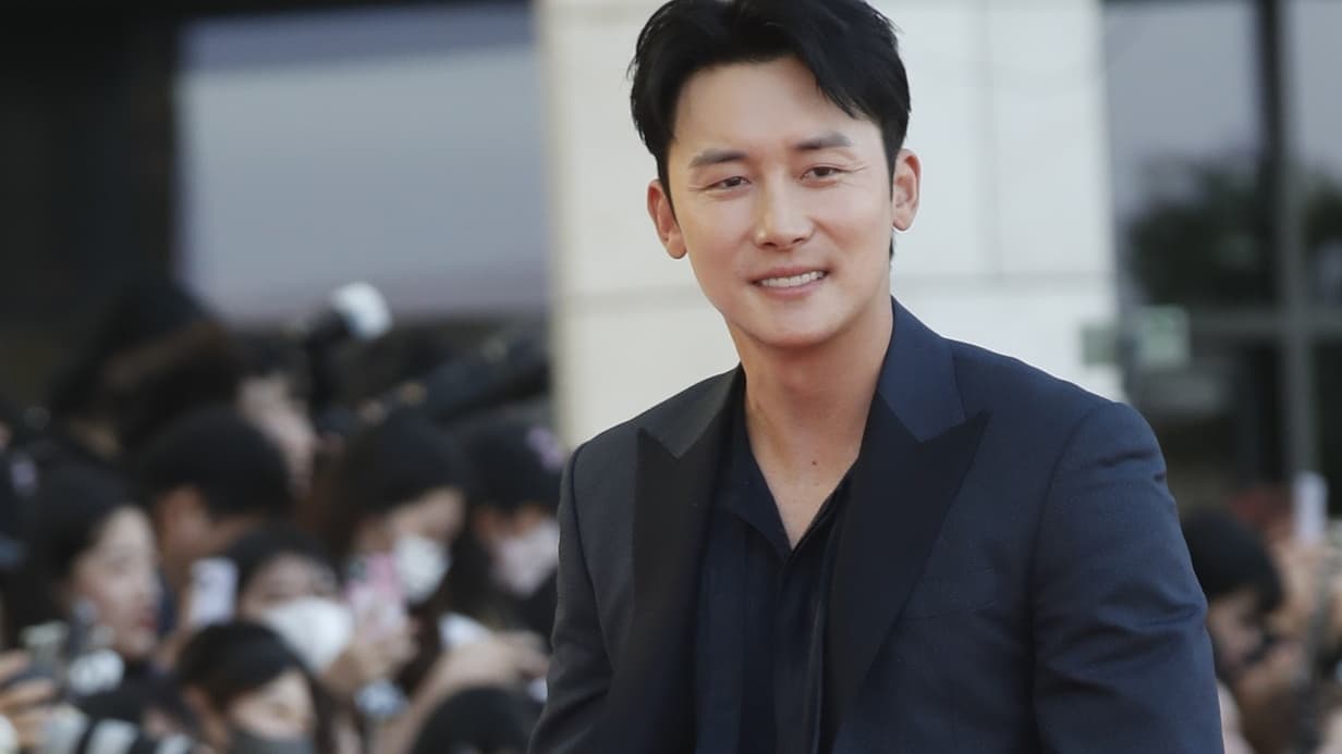 Kim Jun-han Transforms Into Ambitious Antagonist for tvN's Star-Studded "How to Become a Building Owner"