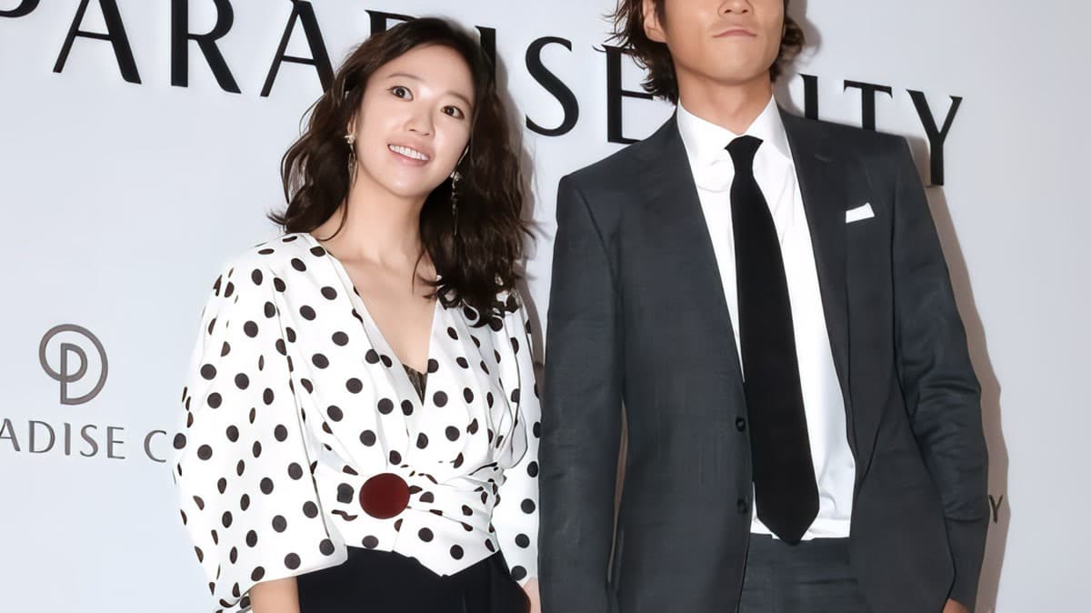 Lee Chun Hee's Surprise 15th Anniversary Party Left Jeon Hye Jin in Tears — and Fans Weeping Too