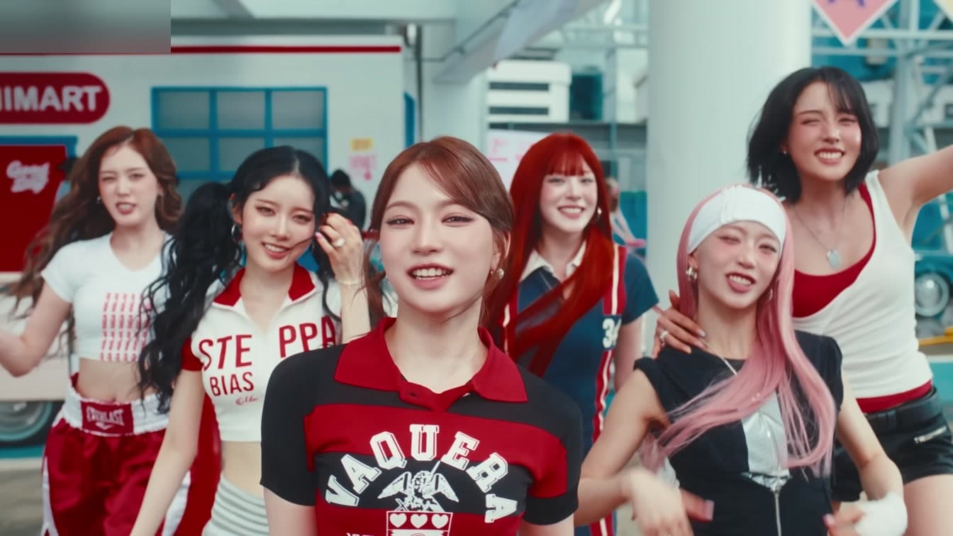 Isa của STAYC gây chú ý với sân khấu ‘Tell Me’ cùng Jinusean