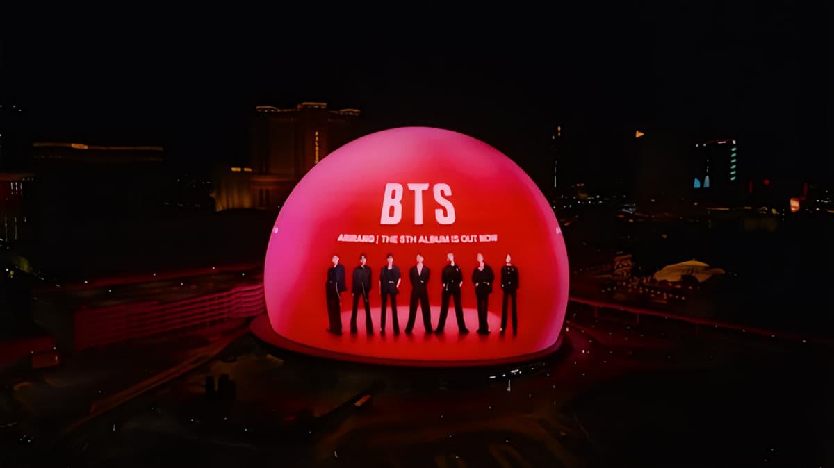 BTS phủ sắc đỏ ARIRANG lên Las Vegas
