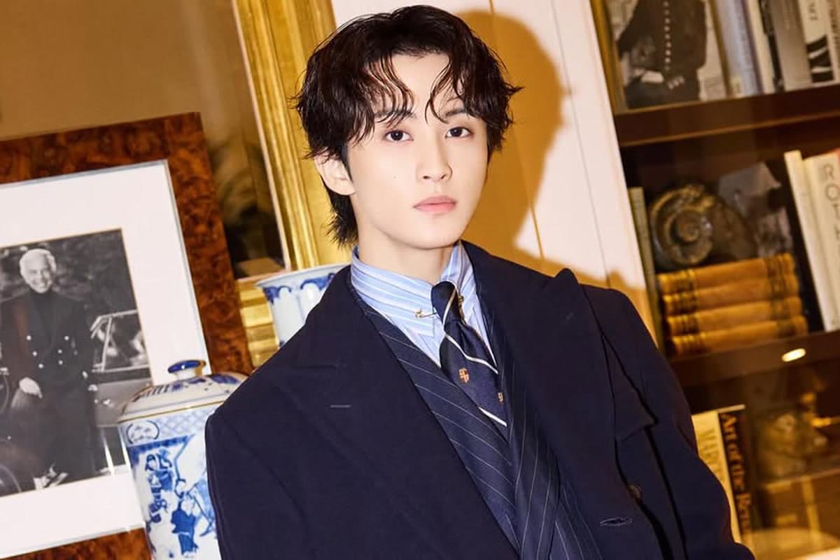 Mark Lee mở kỷ nguyên solo cùng Upper Room