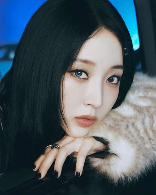 Nobody Was Ready for Moonbyul All-Black REV Transformation