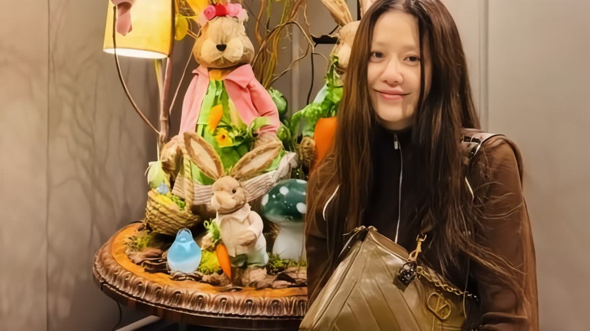 Ko Hyunjung, 55 tuổi, tỏa sáng tại sàn diễn Valentino ở Rome