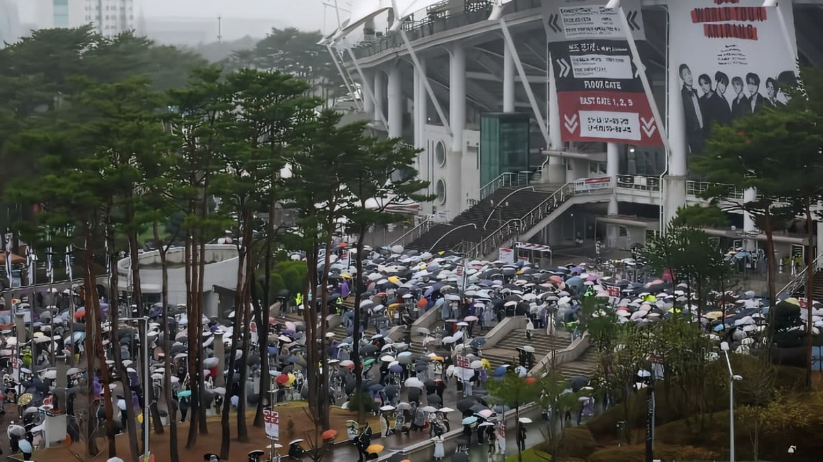 110,000 Fans Sang 'Arirang' at BTS's Tokyo Dome Comeback