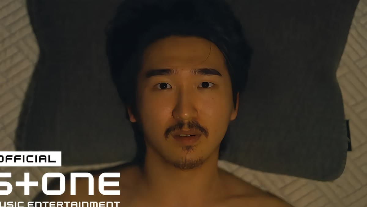 Tonari tái khởi động tuổi trẻ trong MV Format