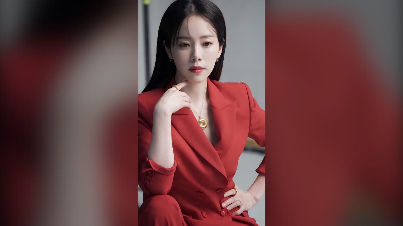 Han Ji-min Quyen Gop 50 Trieu Won cho JTS — 19 Nam Cho Di Tham Lang