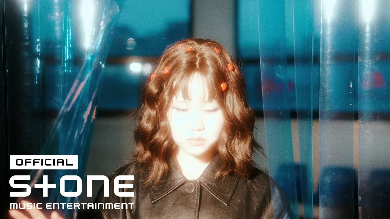 ROSESIA hỏi 'What's Love?' — MV 'Cinnamon Love' bắt đầu trả lời