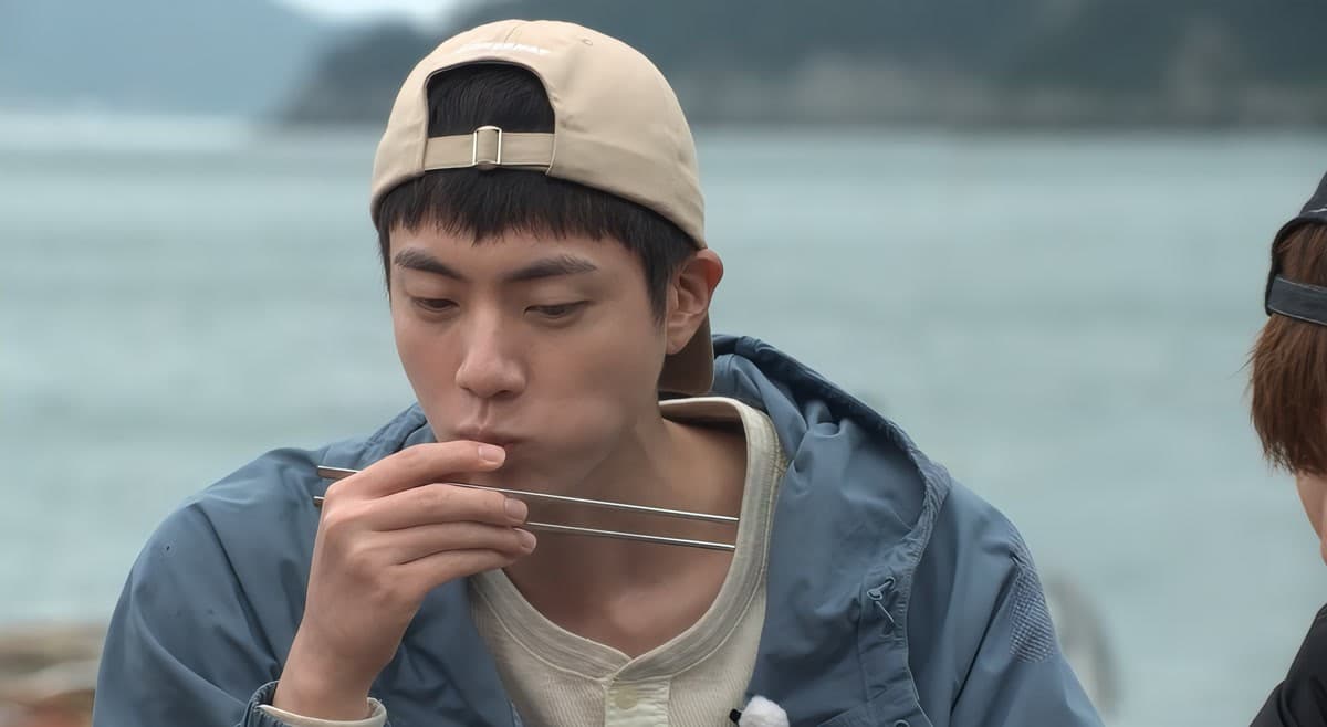 Chưa Ai Kịp Chuẩn Bị Cho Bài Đăng Nấu Ăn Mới Nhất Của BTS Jin