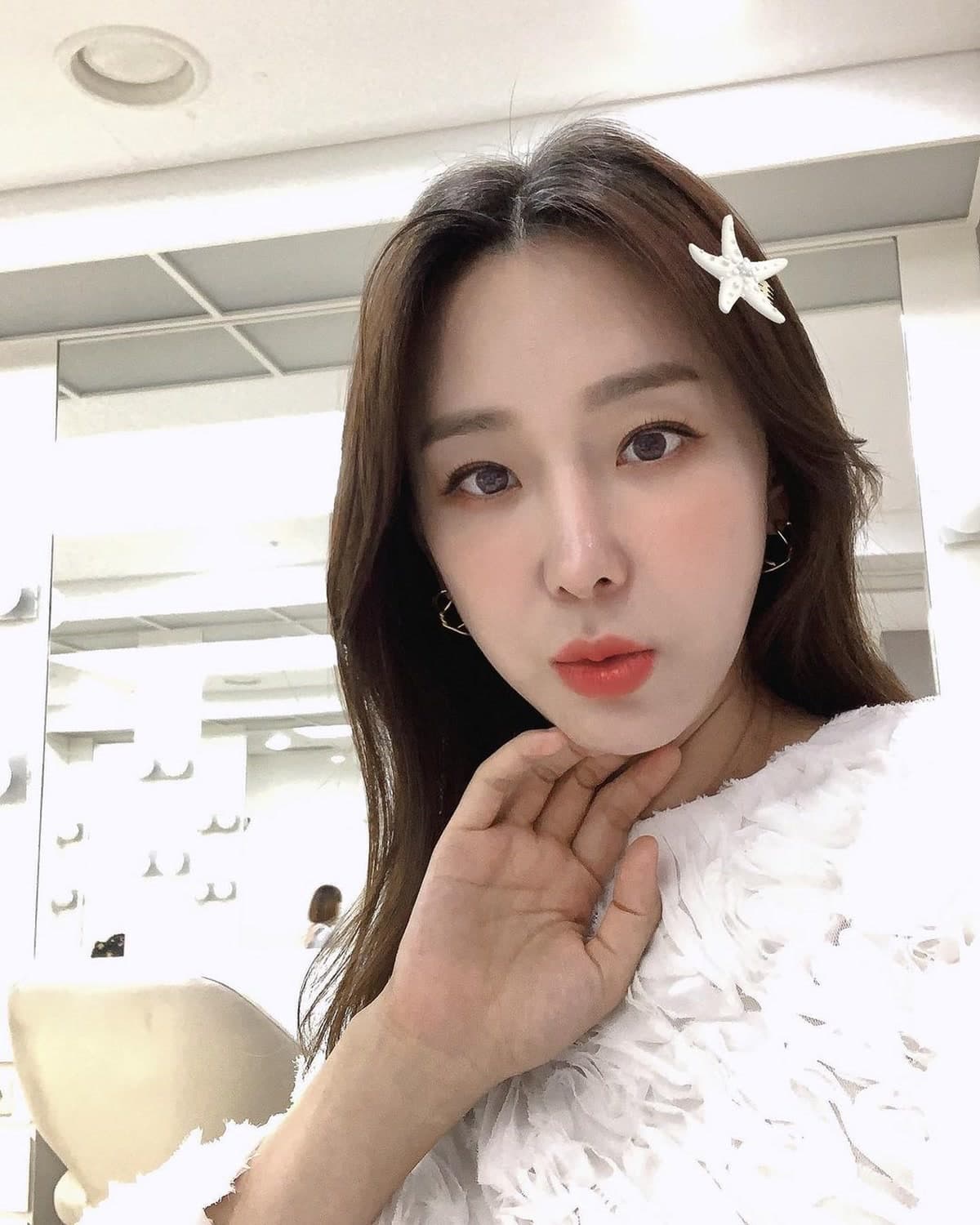 Lee Ji-hye cảnh báo quảng cáo AI giả, phơi bày bài toán niềm tin của K-entertainment